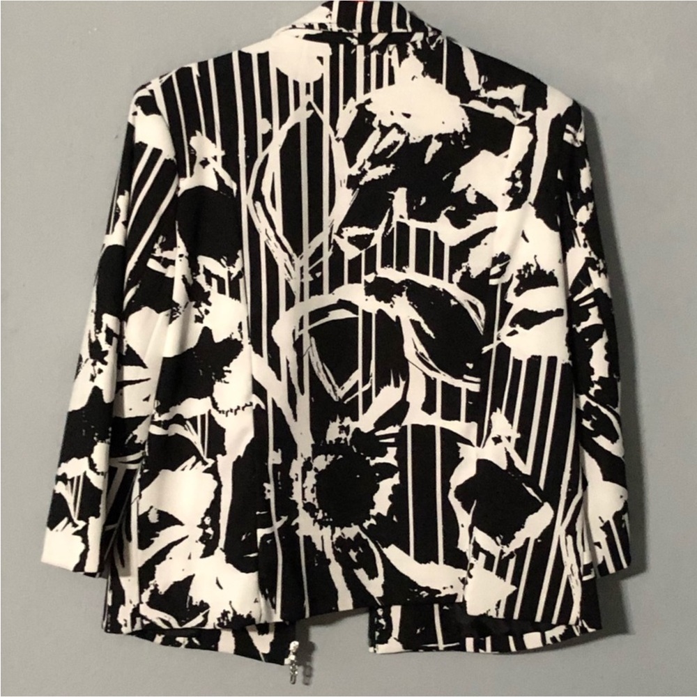 Lot of 2 large jackets - Coldwater Creek, Molly & Max - selling as one lot. - Picture 10 of 13